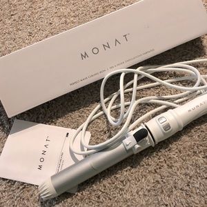 NIB- Monat Curling Iron